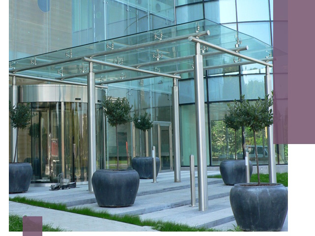 Навесы из стекла на заказ в Благовещенске — монтаж и установка