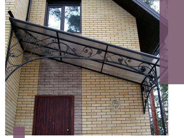 Односкатные козырьки из металла под ключ в Благовещенске